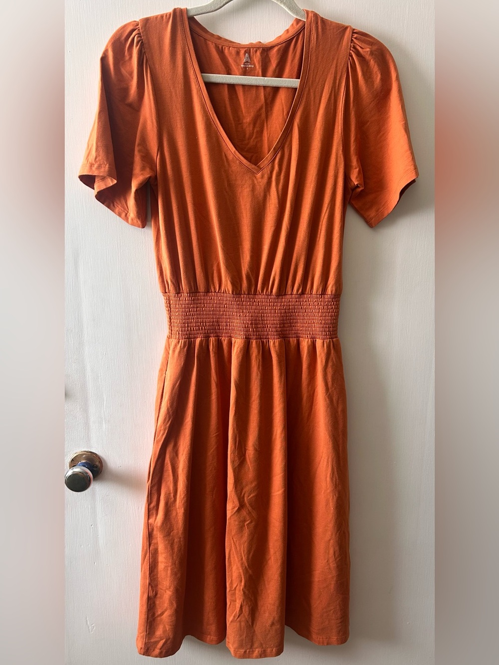 Perfect fall dress! Flutter Sleeve V-Neck Dress in Rust EUC! - Size Small